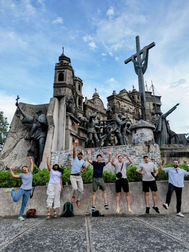 Cebu City: Walking Tour - A quick stop at Heritage of Cebu Monument