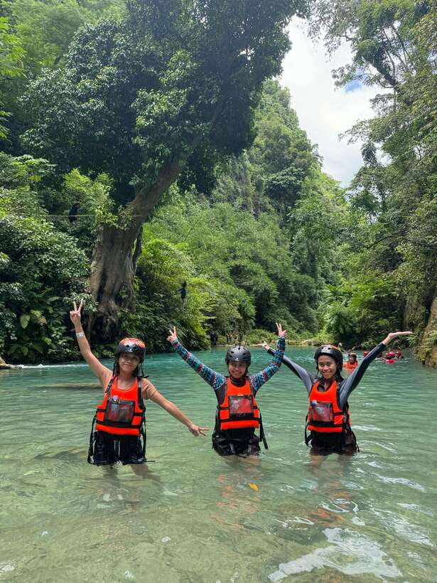 Cebu: Kawasan Falls Canyoneering & Zipline Experience - Beachfront Lunch After the Falls: Food That Helps You Recover