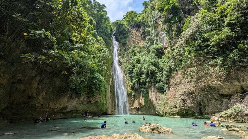 Moalboal Sardine Run, Sea Turtle & Mantayupan Falls - Timing at the Water: Crowds, Water Motion, and Your Best Strategy